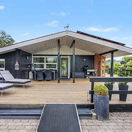 Vakantiehuis Annalina - 230m From The Sea By Interhome